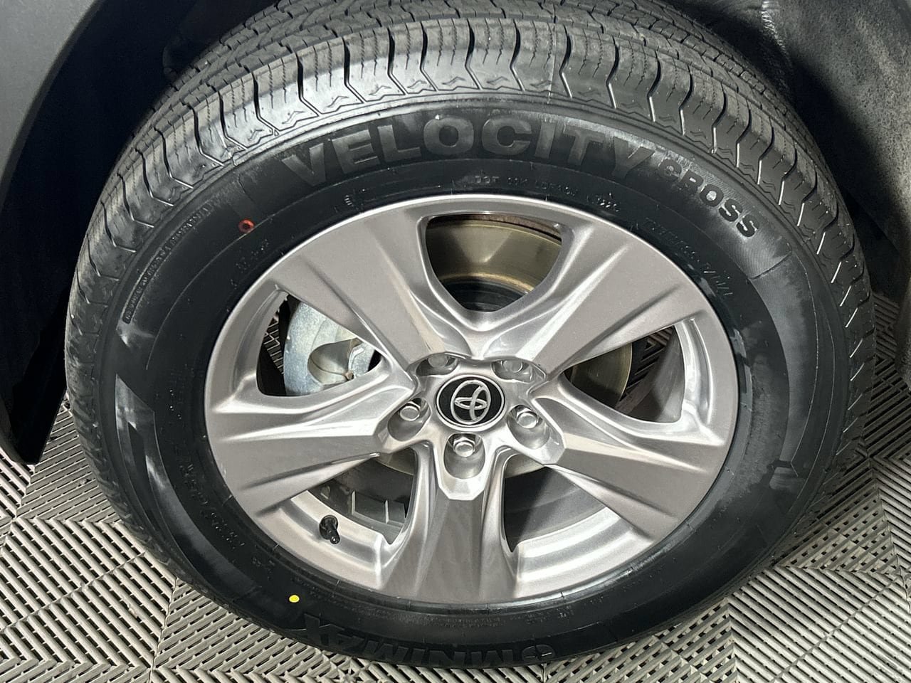 Used 2025 Toyota RAV4 XLE FWD image 10