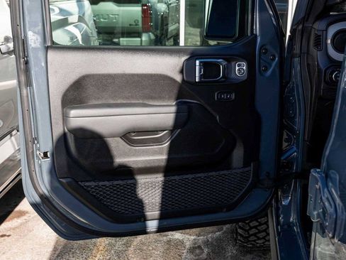 New 2026 Jeep Gladiator Sport AWD/4WD image 11