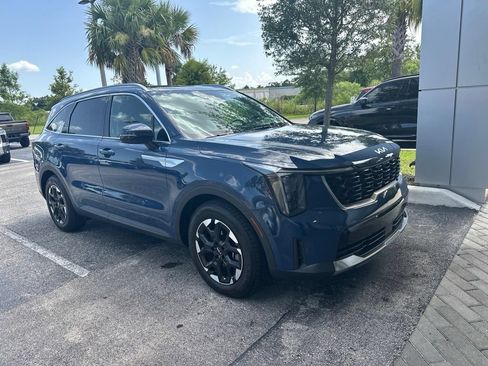 Certified 2024 Kia Sorento S w/ Panoramic Sunroof Package FWD image 2