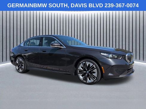 Certified 2024 BMW 530i w/ Premium Package RWD image 3