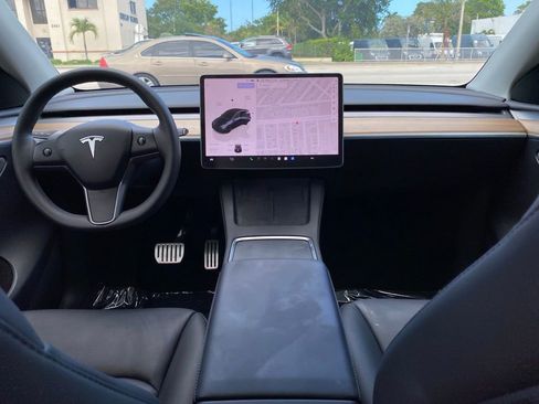 Used 2024 Tesla Model Y Performance AWD/4WD image 5