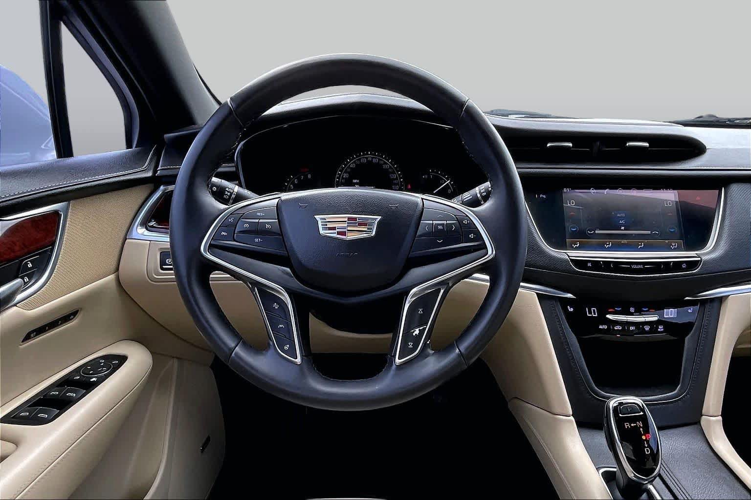 Used 2018 Cadillac XT5 Luxury w/ Driver Awareness Package FWD image 6