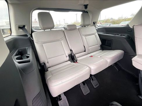 Used 2025 Ford Expedition Active AWD/4WD image 28
