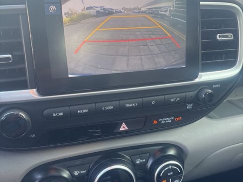 Used 2023 Hyundai Venue SEL image 21