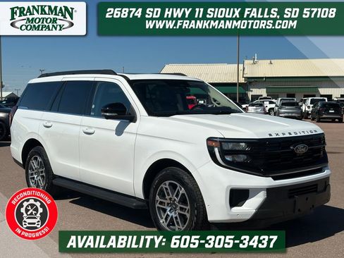Used 2025 Ford Expedition Active AWD/4WD image 1