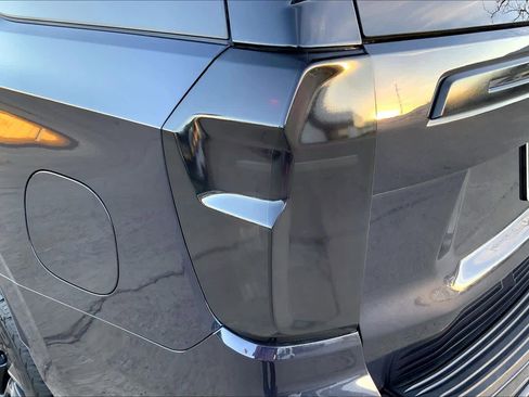 Used 2022 Chevrolet Tahoe LT w/ Luxury Package image 25