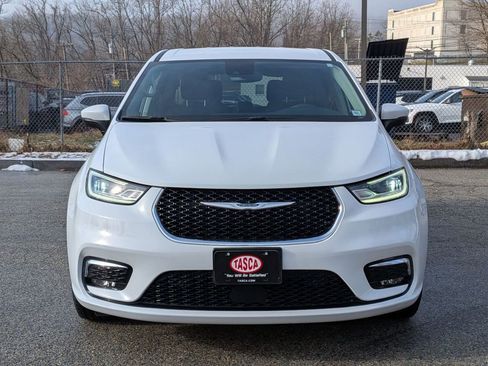 Certified 2023 Chrysler Pacifica Touring-L image 9