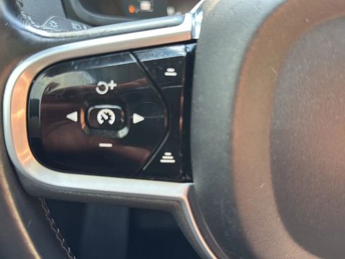 Used 2018 Volvo XC90 T5 Momentum w/ Convenience Package AWD/4WD image 11