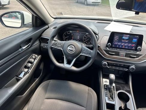 Used 2023 Nissan Altima 2.5 SV FWD image 21