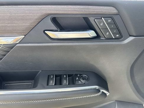 Used 2025 GMC Acadia Denali w/ Super Cruise Package FWD image 20