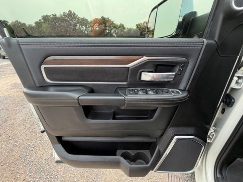 Used 2022 RAM 2500 Laramie AWD/4WD image 6