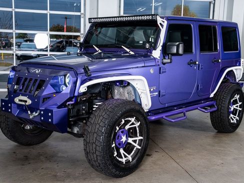 Used 2018 Jeep Wrangler Unlimited Sahara image 11