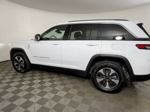 Used 2023 Jeep Grand Cherokee 4WD 4xe image 10
