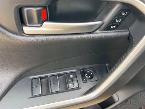 Used 2020 Toyota RAV4 Limited image 12