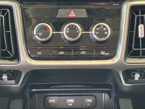 Used 2023 Kia Sorento LX FWD image 21