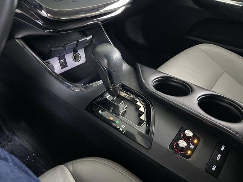 Used 2015 Toyota Avalon XLE image 17