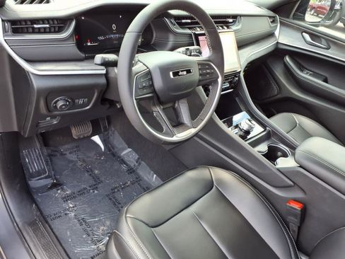 New 2025 Jeep Grand Cherokee Limited w/ Black Appearance Package image 11