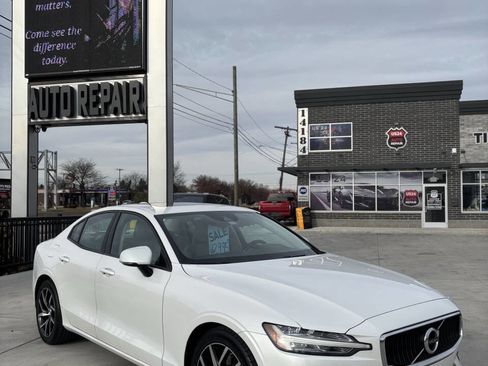 Used 2019 Volvo S60 T5 Momentum w/ Premium Package image 1