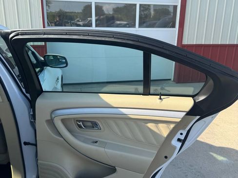 Used 2016 Ford Taurus SEL image 14