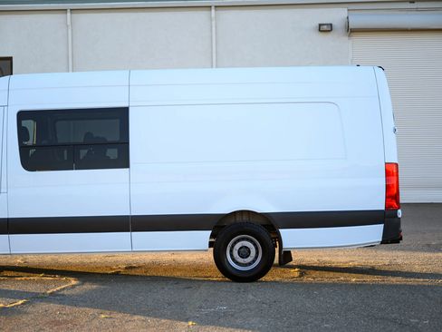 Used 2021 Mercedes-Benz Sprinter 3500 image 20