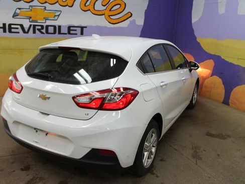 Used 2018 Chevrolet Cruze LT w/ Convenience Package FWD image 8