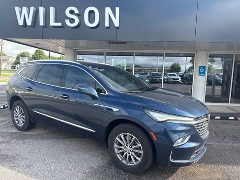 Used 2023 Buick Enclave Essence FWD image 1