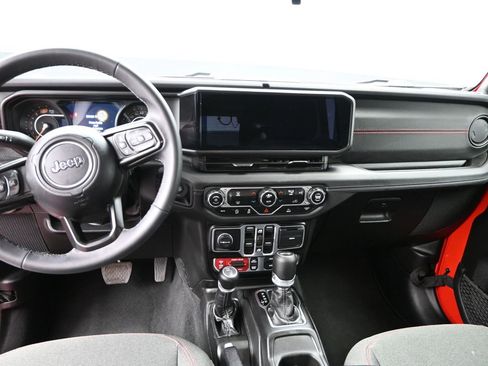 Used 2025 Jeep Wrangler Rubicon image 13