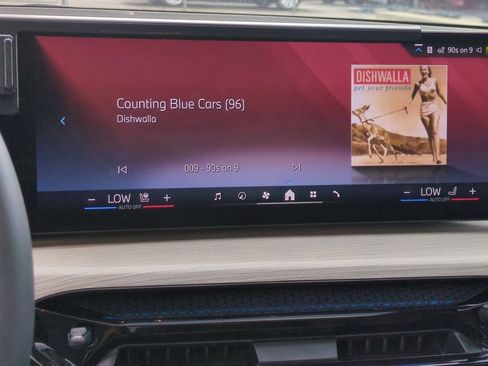 Used 2025 BMW 330i Sedan w/ M Sport Package image 25