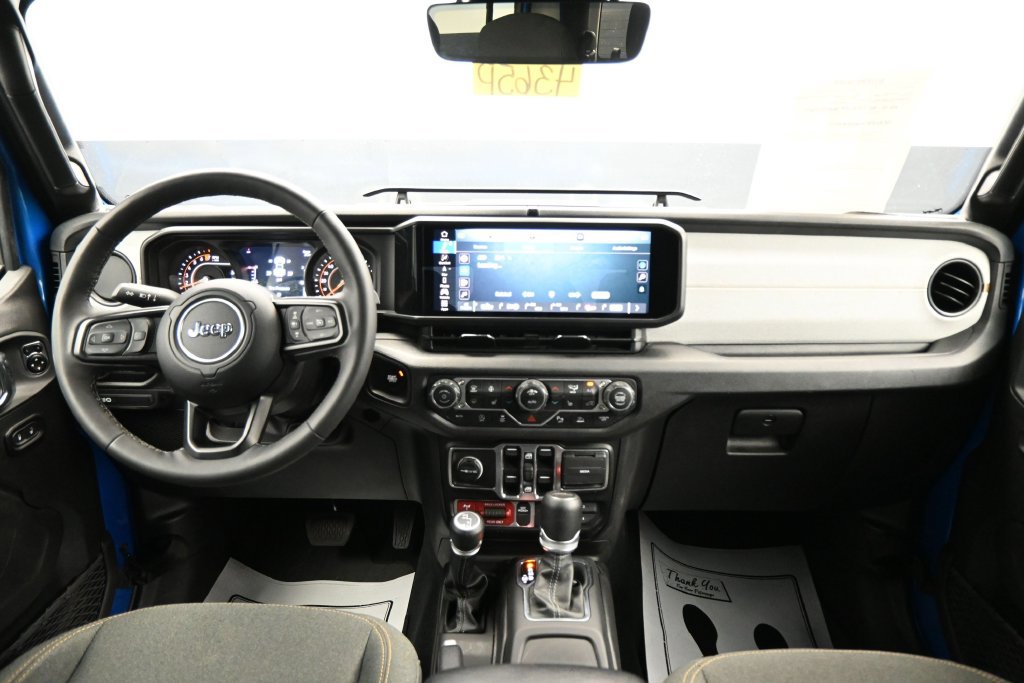 Used 2025 Jeep Gladiator Sport AWD/4WD image 12