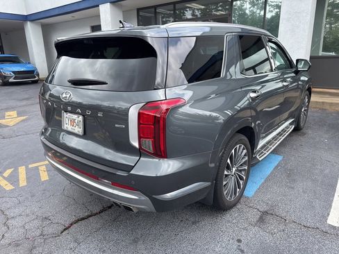 Used 2024 Hyundai Palisade Calligraphy image 3
