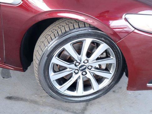 Used 2018 Lincoln Continental Premiere FWD image 3