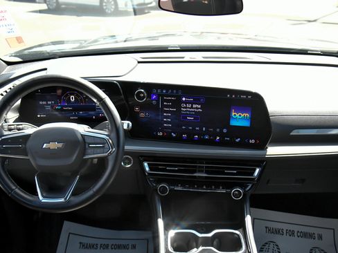 Used 2024 Chevrolet Traverse LT FWD image 46