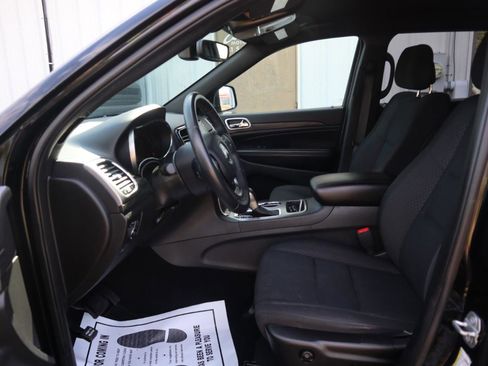 Used 2019 Jeep Grand Cherokee Laredo w/ 18" Wheel & 8.4" Radio Group image 61