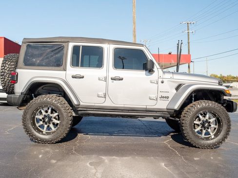 Used 2018 Jeep Wrangler Unlimited Sahara image 37