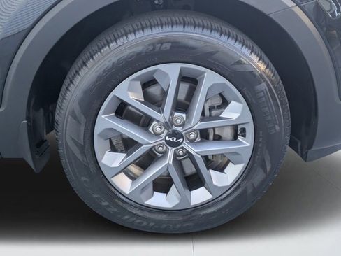 Used 2024 Kia Telluride LX image 9