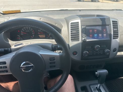Used 2019 Nissan Frontier SV w/ Value Truck Package RWD image 16