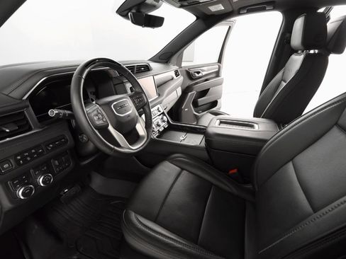 Used 2024 GMC Yukon Denali w/ Advanced Technology Package image 13