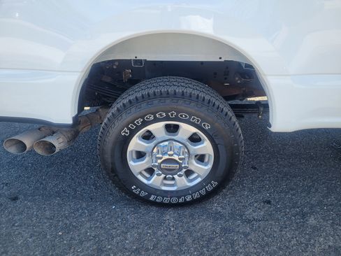 Used 2023 Ford F350 XLT AWD/4WD image 10