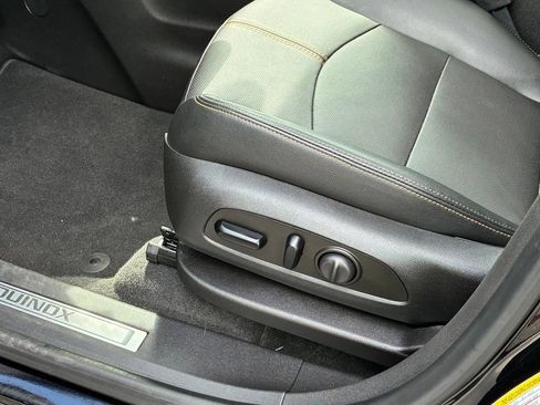 Used 2023 Chevrolet Equinox Premier AWD/4WD image 17