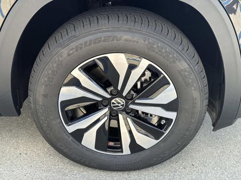 New 2026 Volkswagen Atlas Cross Sport SE FWD image 3
