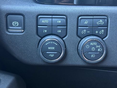 Used 2025 Chevrolet Silverado 1500 RST AWD/4WD image 30