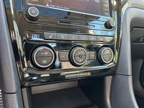 Used 2022 Volkswagen Passat 2.0T image 36