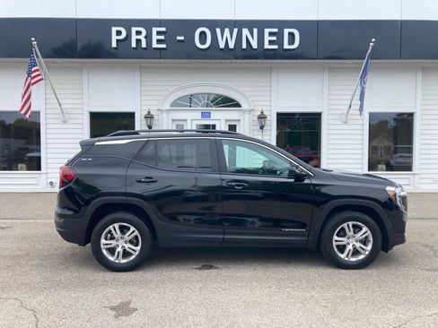 Used 2024 GMC Terrain SLE w/ Driver Convenience Package AWD/4WD image 4