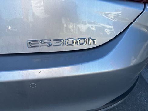 Used 2025 Lexus ES 300h w/ Premium Package image 7