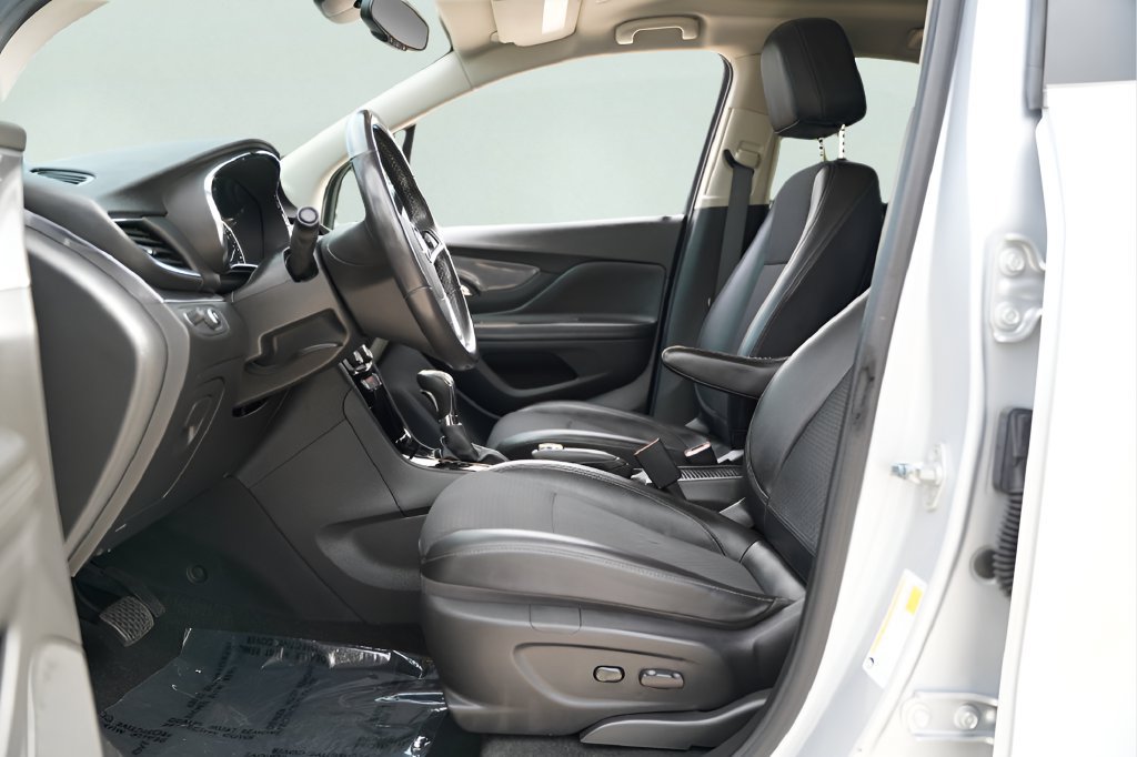 Used 2022 Buick Encore Preferred w/ Safety Package FWD image 8