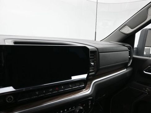 Used 2025 Chevrolet Silverado 2500 LT AWD/4WD image 17