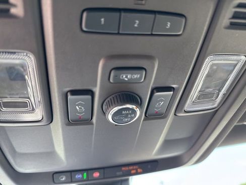 Used 2022 Chevrolet Suburban Z71 w/ Z71 Off-Road Package image 25