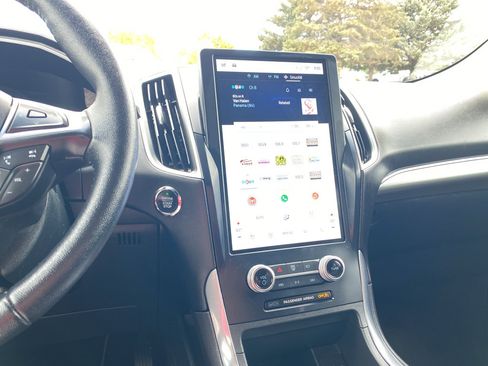 Used 2024 Ford Edge Titanium image 10