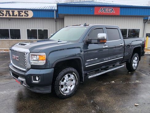 Used 2017 GMC Sierra 3500 Denali w/ Duramax Plus Package image 3