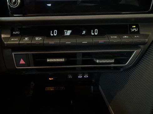 Used 2025 Toyota Camry SE FWD image 35